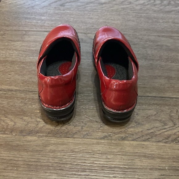 BOC Clogs Born Concept Margaret Red Clogs Patent Shoes Size 10/42 - Picture 6 of 12